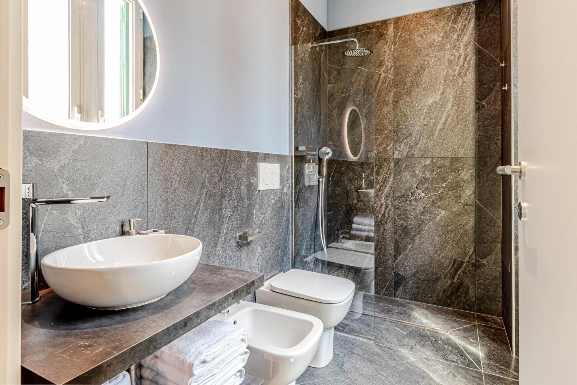 Moonlight Stylish Central, Hospital & Station Livorno Ngoại thất bức ảnh