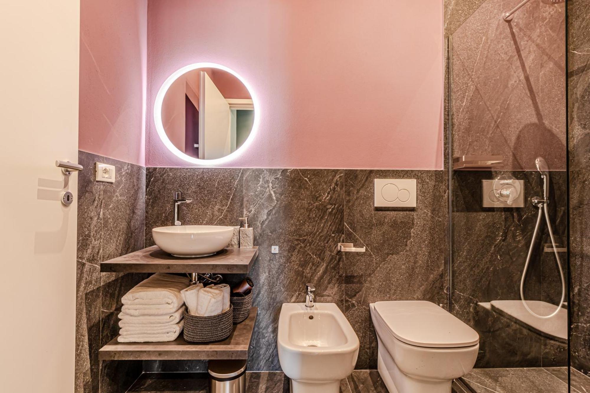 Moonlight Stylish Central, Hospital & Station Livorno Ngoại thất bức ảnh