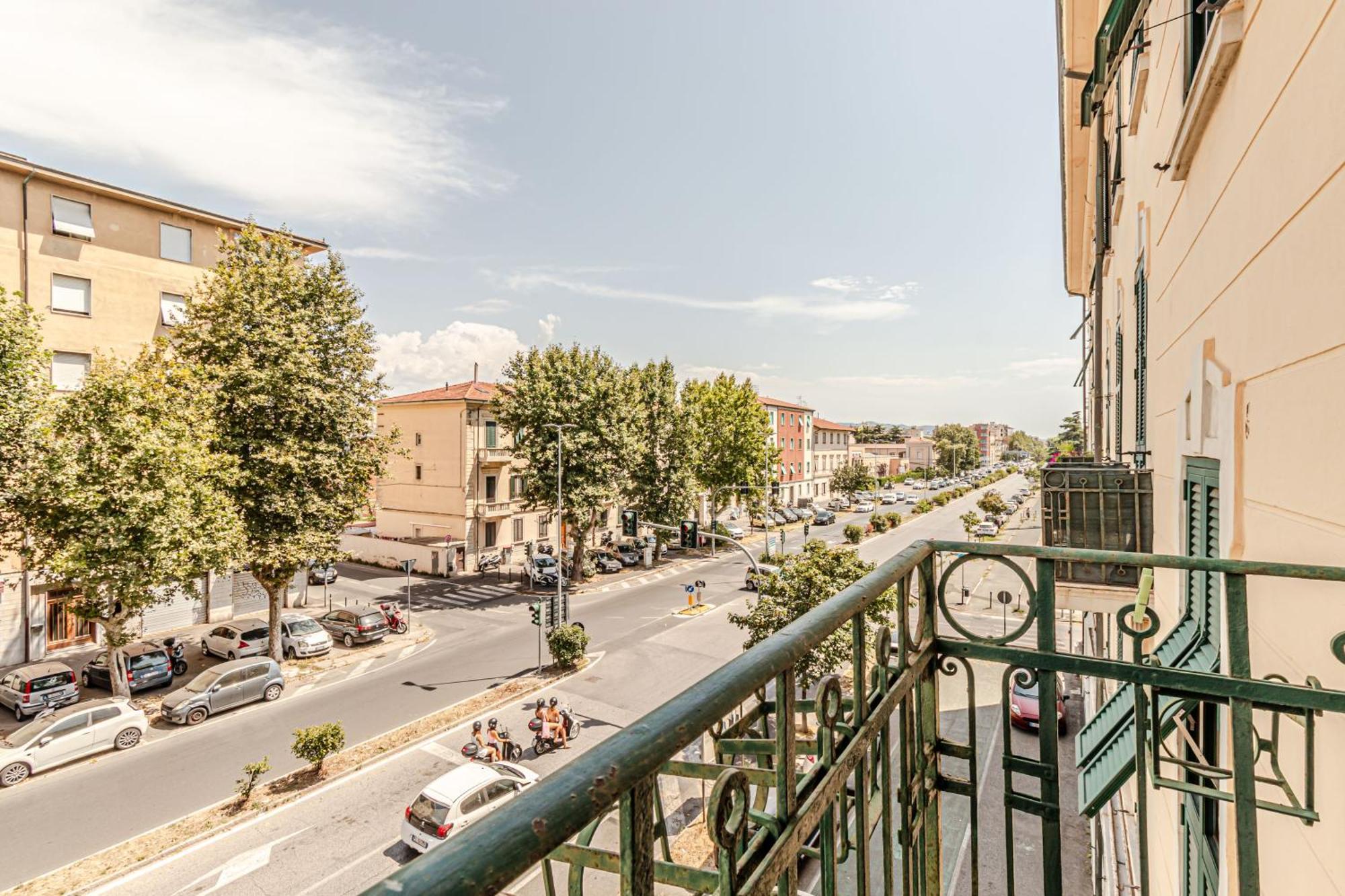 Moonlight Stylish Central, Hospital & Station Livorno Ngoại thất bức ảnh